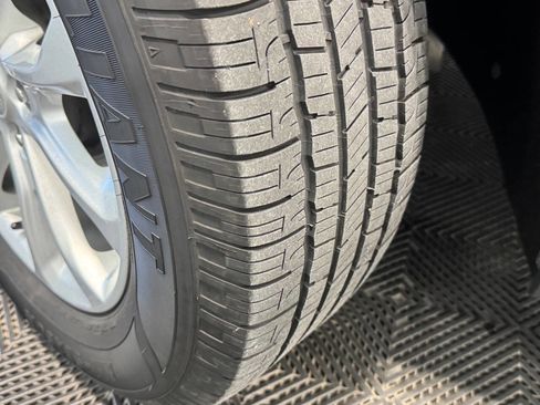 Used 2020 Chevrolet Equinox LT FWD image 44
