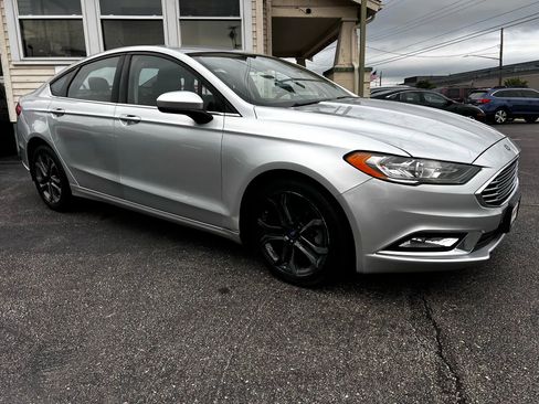 Used 2018 Ford Fusion SE w/ Equipment Group 201A image 5