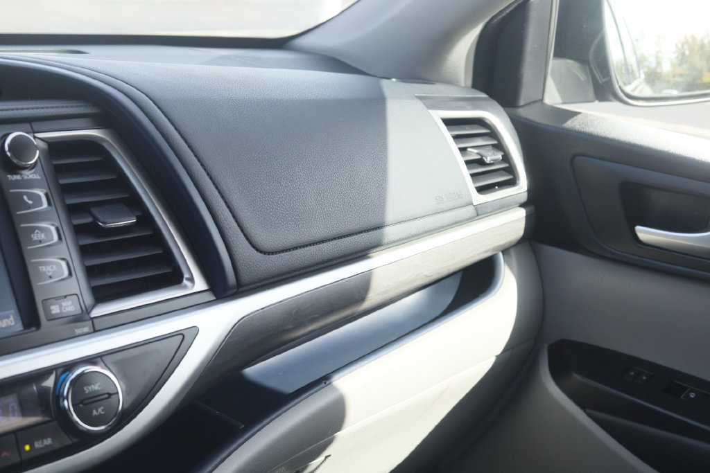 Used 2017 Toyota Highlander Limited AWD/4WD image 25