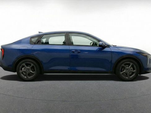 Used 2025 Kia K4 LXS image 11