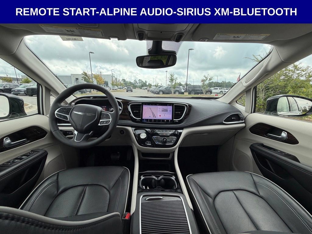 Used 2024 Chrysler Pacifica Limited FWD image 13