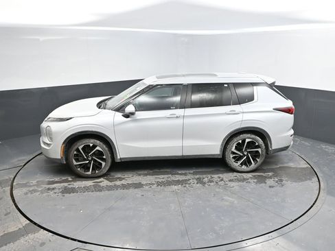 Used 2024 Mitsubishi Outlander image 28