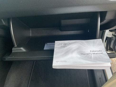 Used 2021 Chevrolet Colorado LT w/ Luxury Package image 29