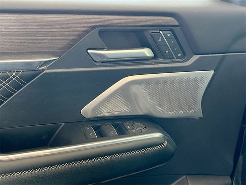 Used 2024 GMC Acadia Denali w/ Super Cruise Package image 18