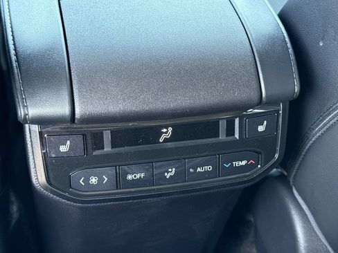 Used 2023 Toyota Highlander Platinum FWD image 24
