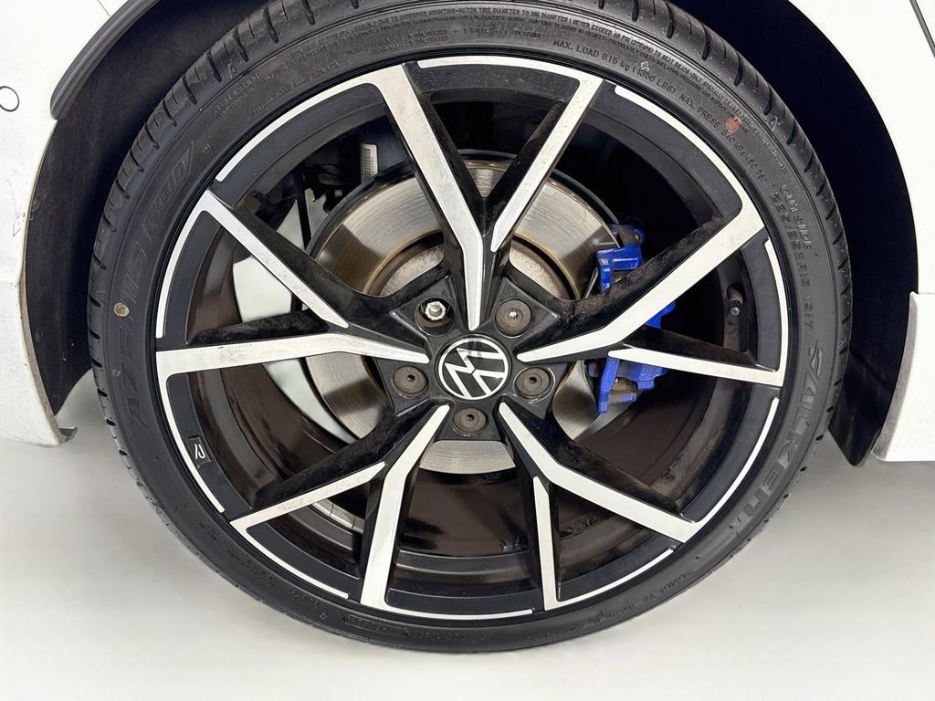 Used 2024 Volkswagen Golf R AWD/4WD image 33