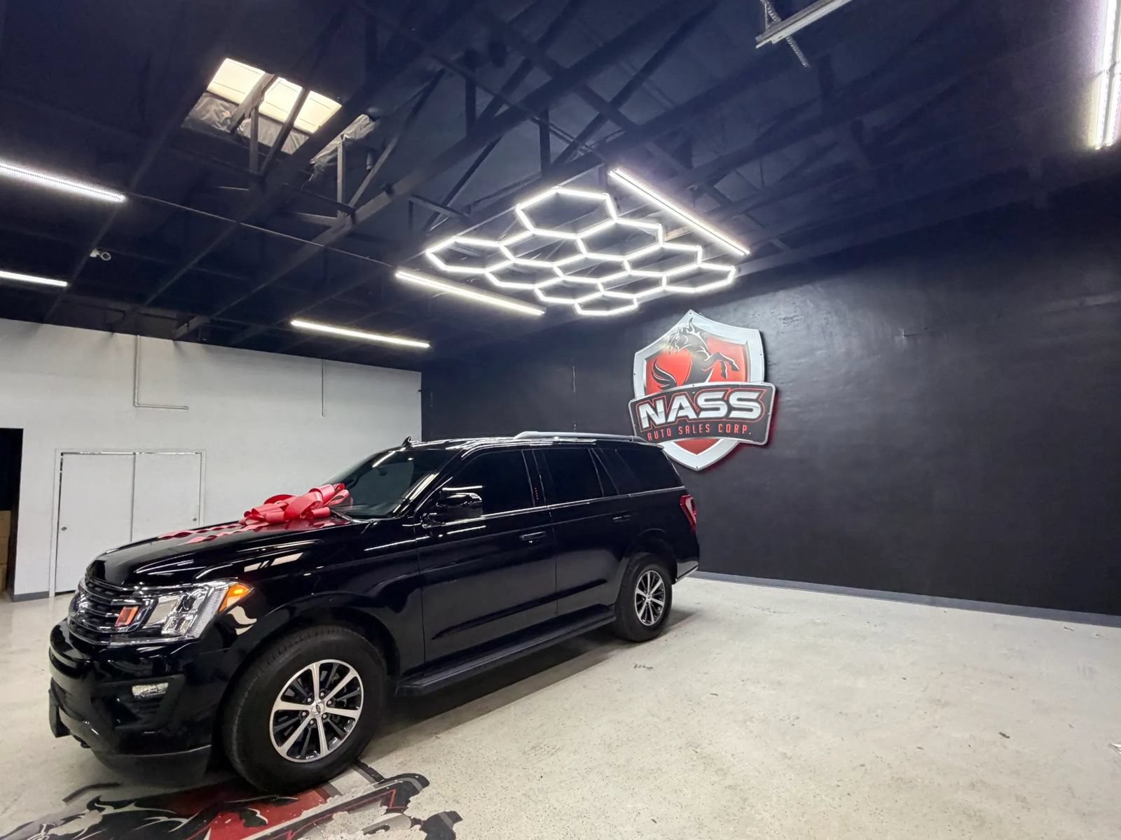 Used 2020 Ford Expedition XL AWD/4WD image 2
