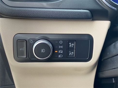 Used 2020 Ford Escape Titanium image 23