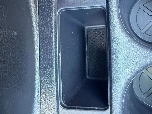 Used 2019 Nissan Rogue SV image 16