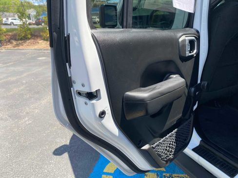 Used 2022 Jeep Gladiator Sport w/ Trailer Tow Package AWD/4WD image 43