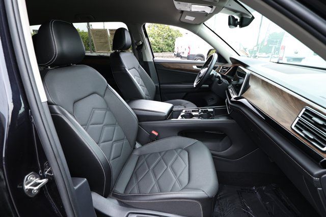 Used 2024 Volkswagen Atlas SE AWD/4WD image 26