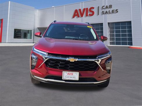 Used 2025 Chevrolet Trax LT w/ LT Convenience Package image 10