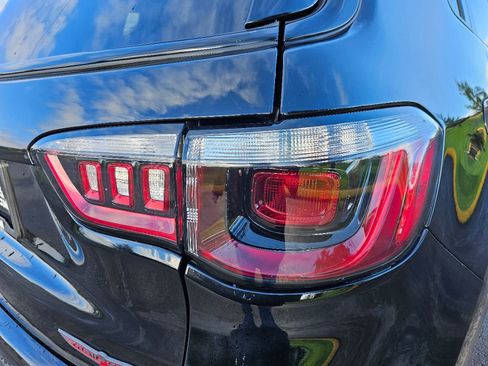 Used 2025 Jeep Compass Trailhawk image 21