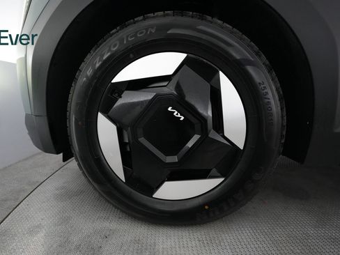 Used 2024 Kia EV9 Wind AWD/4WD image 18