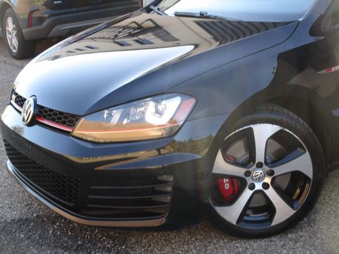 Used 2017 Volkswagen GTI SE FWD image 50