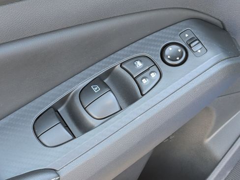 Used 2025 Nissan Altima 2.5 SV FWD image 13