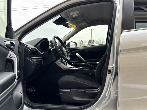 Used 2022 Mitsubishi Eclipse Cross LE image 9