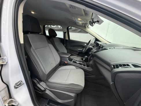 Used 2017 Ford Escape SE w/ Equipment Group 201A FWD image 5