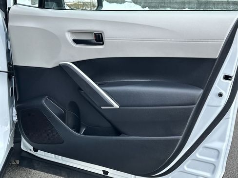 Certified 2024 Toyota Corolla Cross L image 11