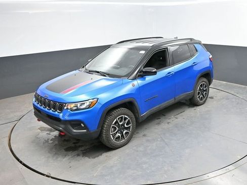 Used 2025 Jeep Compass Trailhawk AWD/4WD image 38
