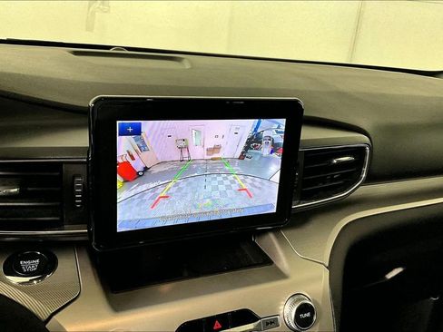 Used 2022 Ford Explorer XLT w/ Equipment Group 202A image 21