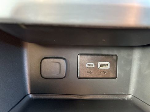 Used 2023 GMC Acadia SLE w/ Driver Convenience Package image 13