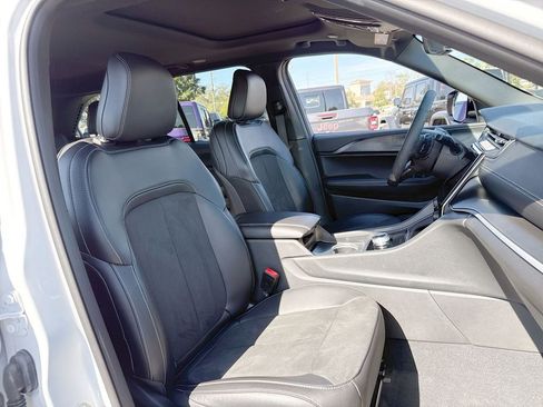 Used 2025 Jeep Grand Cherokee Altitude image 26