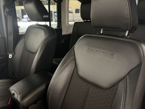 Used 2018 Jeep Wrangler Unlimited Sport AWD/4WD image 18