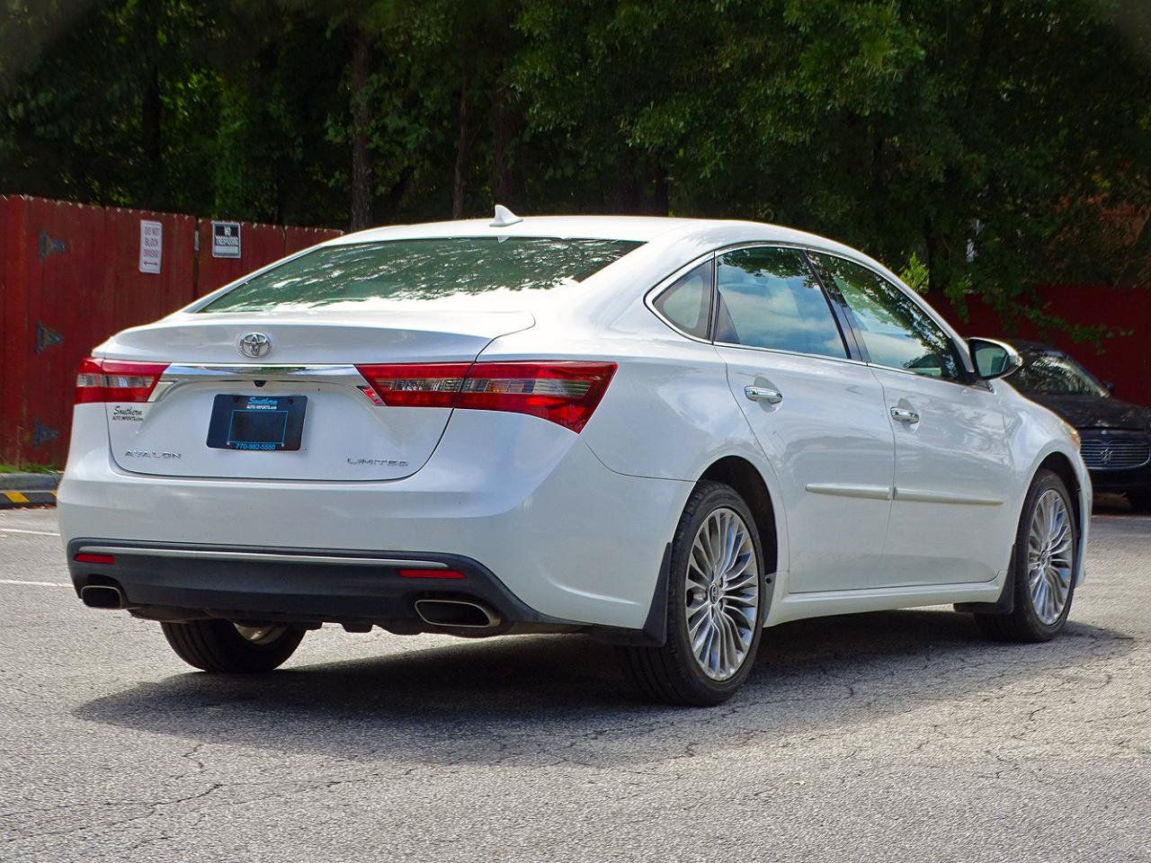 Used 2016 Toyota Avalon Limited w/ Protection Package FWD image 9
