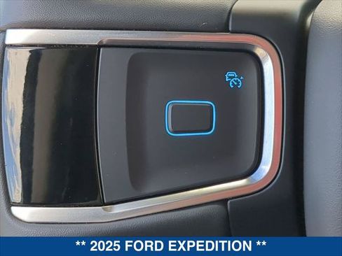 Used 2025 Ford Expedition Active RWD image 14