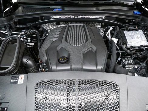 New 2026 Porsche Macan image 36