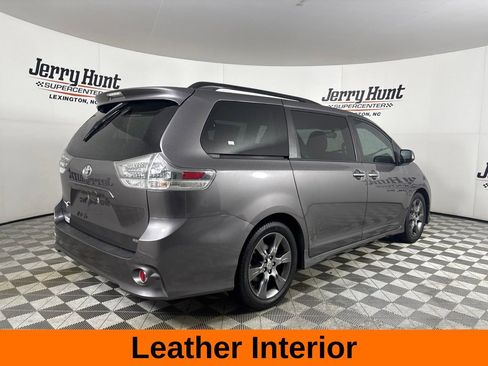 Used 2016 Toyota Sienna SE w/ SE Preferred Package FWD image 6