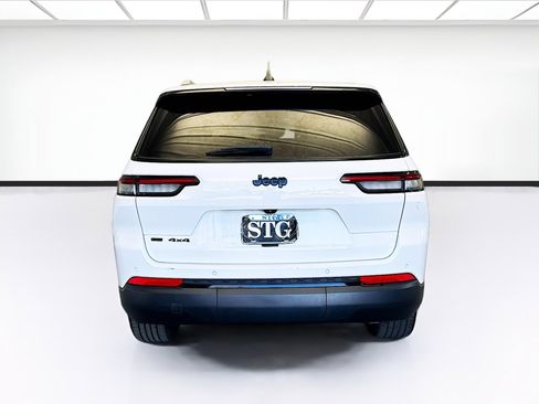 Used 2023 Jeep Grand Cherokee L Laredo image 5