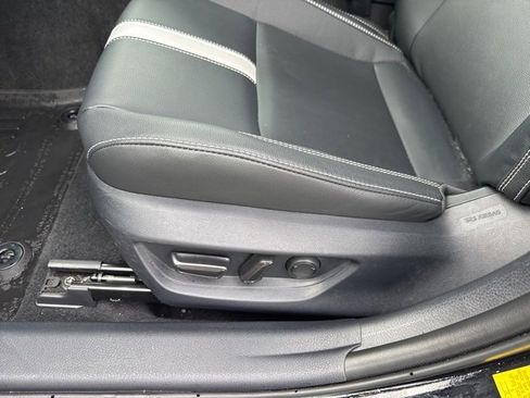 Used 2025 Toyota Camry SE image 31