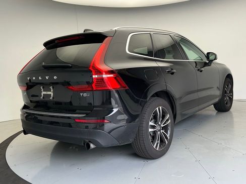 Used 2018 Volvo XC60 T5 Momentum w/ Vision Package image 3