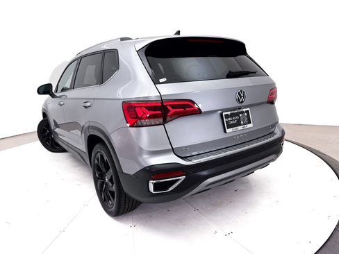 Used 2023 Volkswagen Taos SE w/ Panoramic Sunroof Package AWD/4WD image 7