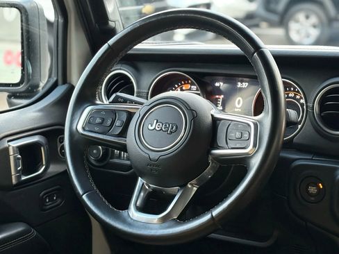 Used 2018 Jeep Wrangler Unlimited Sahara w/ Dual Top Group image 27