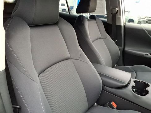 Used 2022 Toyota Venza LE image 20