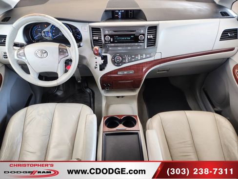 Used 2011 Toyota Sienna XLE image 20