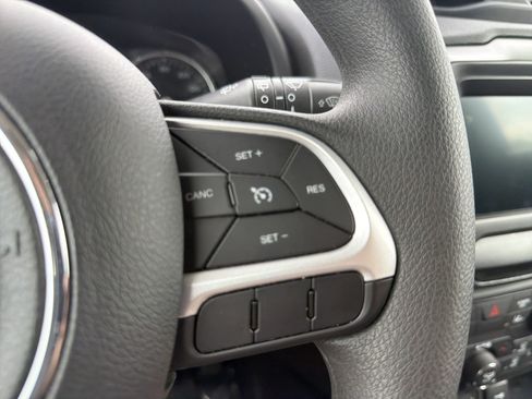 Used 2021 Jeep Renegade Sport w/ Sport Appearance Group AWD/4WD image 19