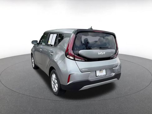Used 2025 Kia Soul LX w/ LX Technology Package FWD image 9