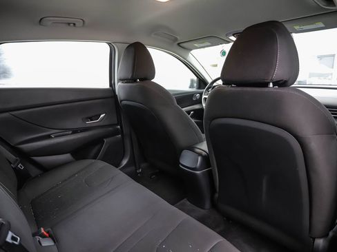 Used 2022 Hyundai Elantra SEL w/ Preferred Accessory Package image 25