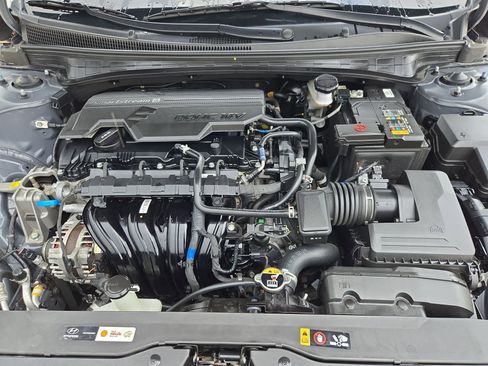 Used 2025 Hyundai Elantra Limited FWD image 35