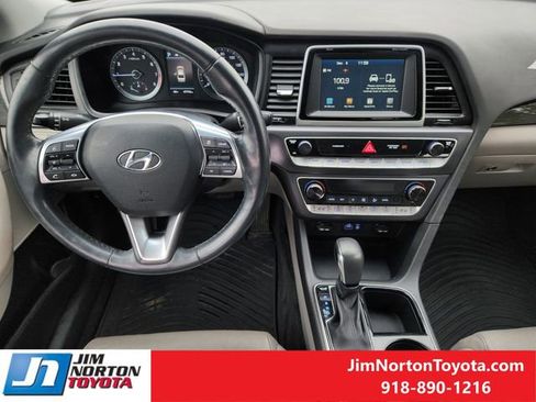 Used 2018 Hyundai Sonata Limited image 27