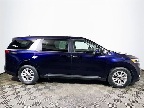 Used 2022 Kia Carnival LX image 9