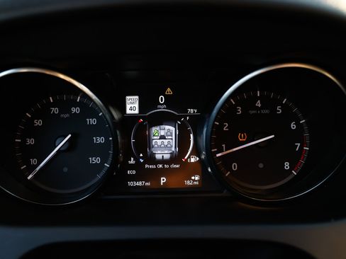 Used 2017 Land Rover Discovery Sport HSE image 28