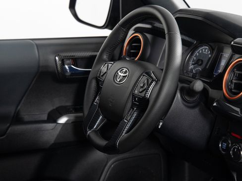 Used 2022 Toyota Tacoma TRD Sport w/ Technology Package image 24