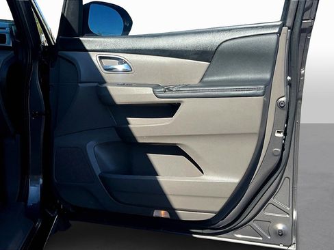Used 2015 Honda Odyssey EX-L image 17