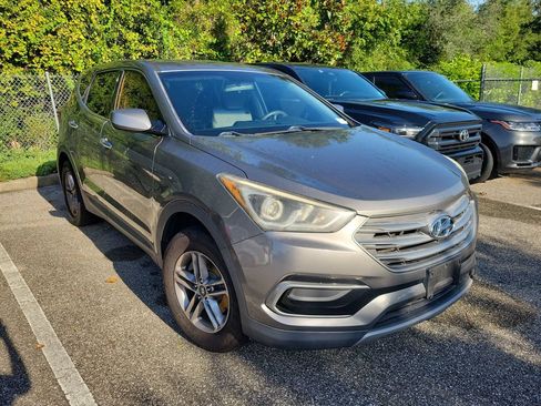 Used 2017 Hyundai Santa Fe Sport FWD image 2