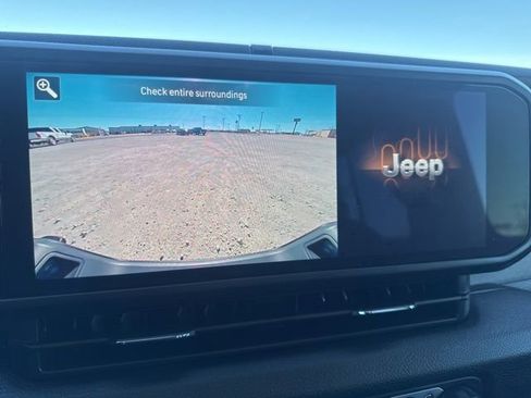 Used 2025 Jeep Gladiator Sport image 16